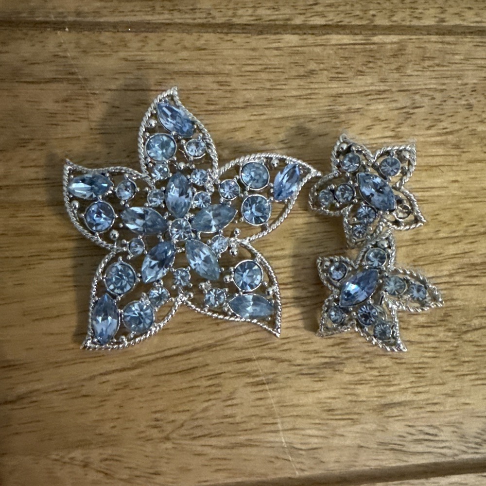 Vintage Signed Sarah Coventry "Star Fire" (1967) Brooch & Earrings Set